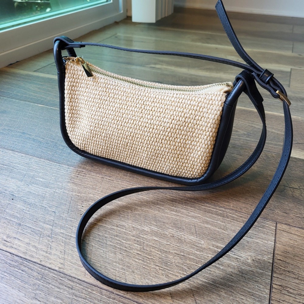 HM Woven Straw Crossbody Bag Black Faux Leather Trim Gold Zipper Beige Baguette